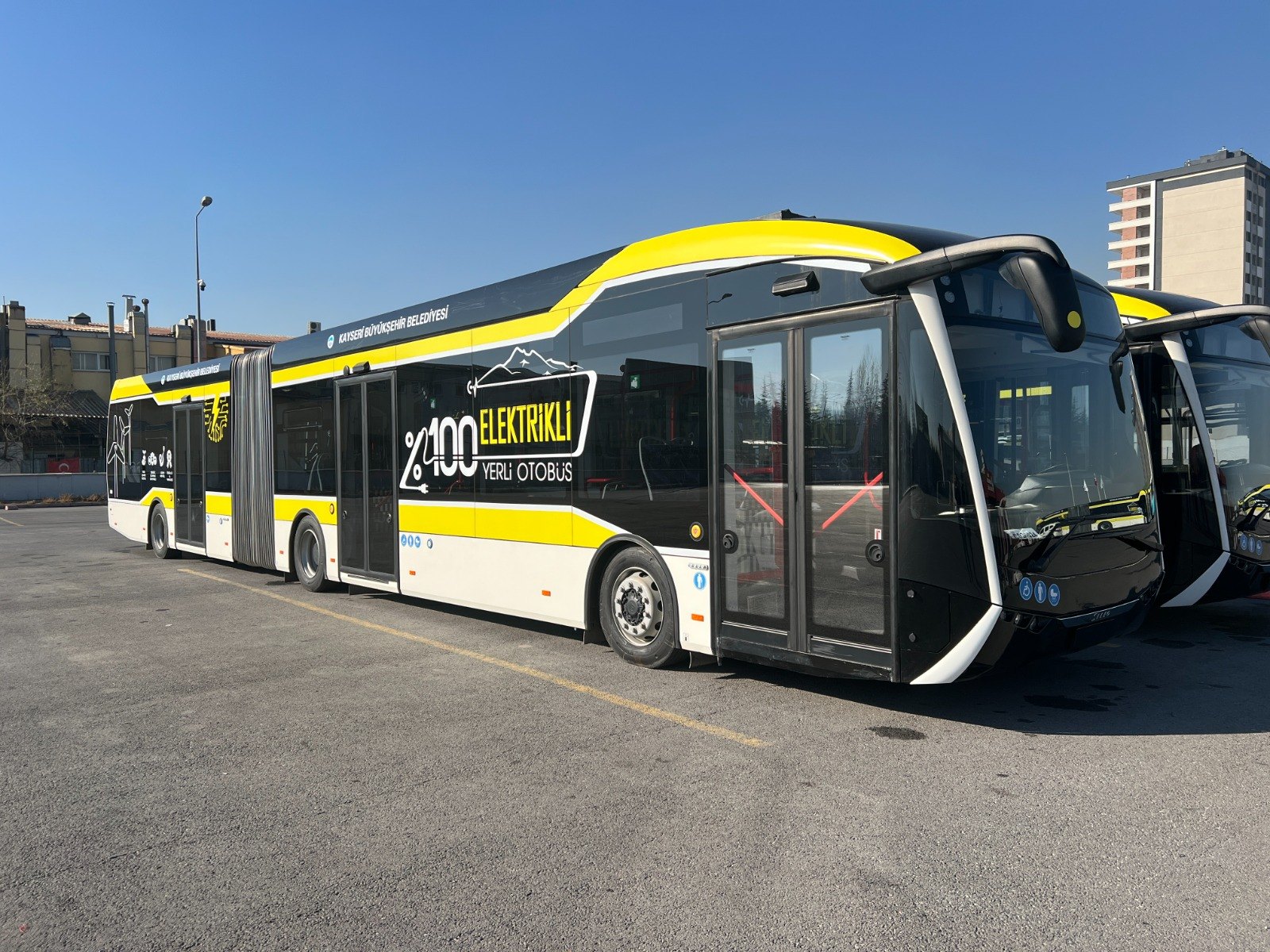 Kayseri Büyükşehir Belediyesi'nin yüzde yüz elektrikli yerli körüklü otobüsü